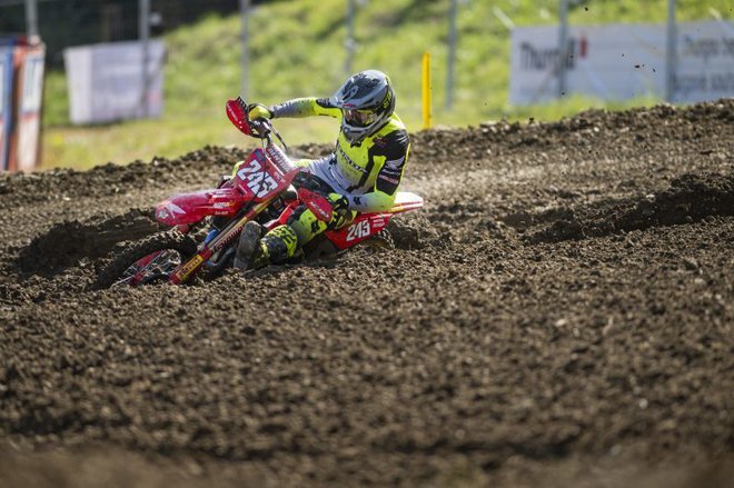 Tim Gajser brani 14 točk prednosti pred Jorgejem Pradom. FOTO: Honda Racing