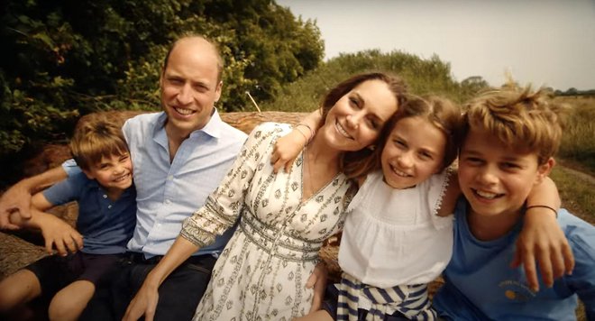 Ta teden je Združeno kraljestvo prisluhnilo princesi Kate, ki je v družinskem videu sporočila, da je končala kemoterapijo. In povedala, da je »potovanje z rakom kompleksno, strašljivo in nepredvidljivo«. Foto posnetek zaslona