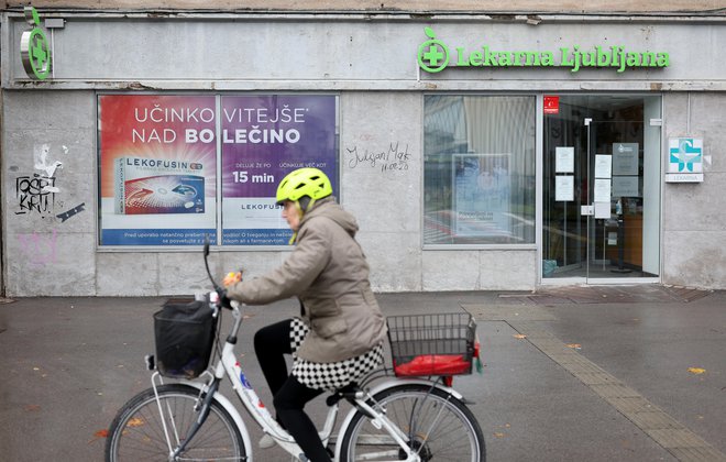 Vprašanje je, ali bo Lekarna Bežigrad še odprla svoja vrata, saj so v neposredni bližini še tri enote Lekarne Ljubljana. Foto: Blaž Samec/DELO