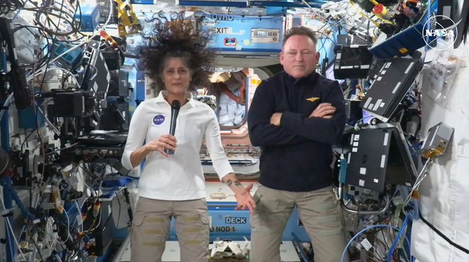 Butch Wilmore in Suni Williams sta poudarila, da so spremembe del njunega dela. FOTO: NASA TV/AFP