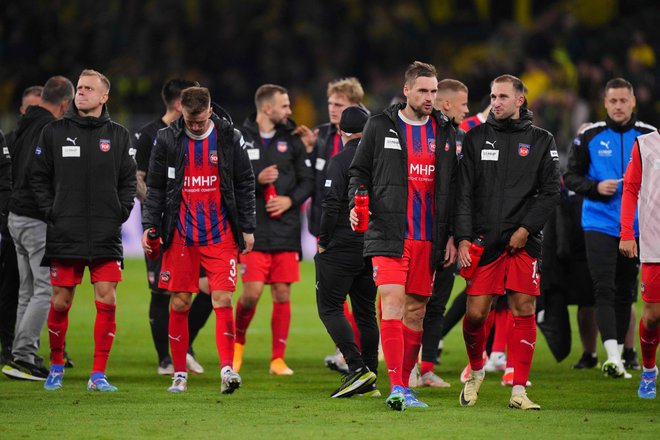 Nogometašem Heidenheima se le ni posrečilo uprizoriti novega podviga. FOTO: Pau Barrena/AFP