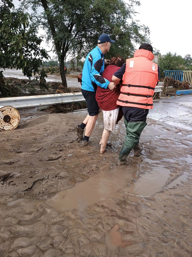 Močno deževje je prizadelo tudi Romunijo. FOTO: Galati Inspectorate For Emergenc/Reuters