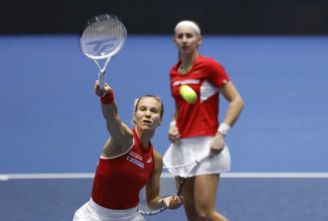 Jil Teichmann (na fotografiji v akciji) je večkrat zablestela med dvojicami, v Ljubljani pa se je uvrstila v finale posameznic. Med njimi je doslej osvojila dva turnirja WTA 250. FOTO: Marcelo Del Pozo/Reuters