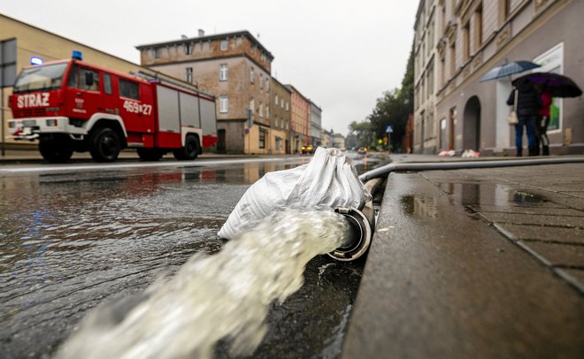 Včeraj na Poljskem, v mestu Glucholazy. FOTO: Reuters