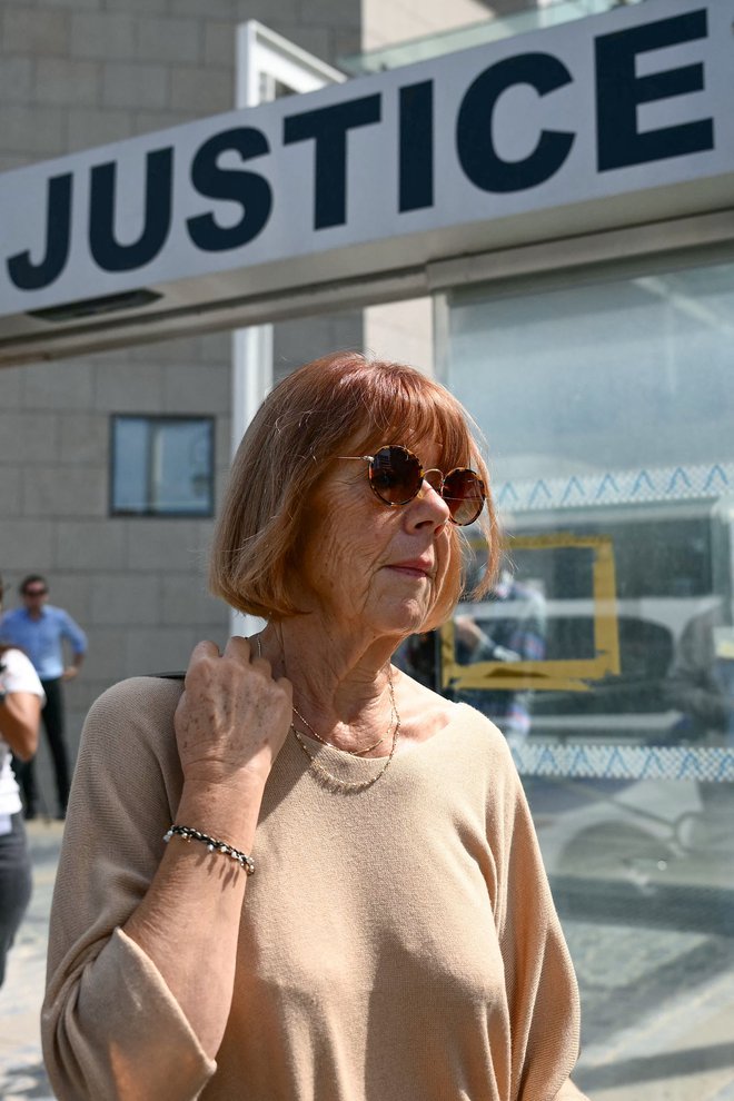 Ta teden bo morala premagati še eno težko preizkušnjo: njen odvetnik je povedal, da se namerava udeležiti pričanja svojega moža. FOTO: Christophe Simon/ AFP