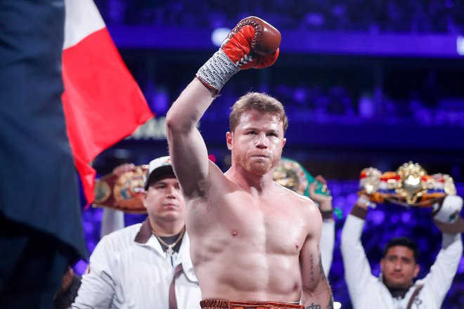 Zanesljivo je ubranil naslova svetovnega prvaka v supersrednji kategoriji po različicah WBC in WBO. FOTO: Steve Marcus/AFP