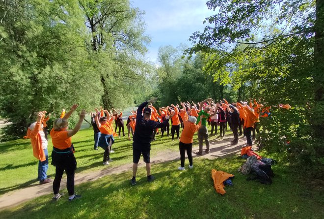 Projekt Dihajmo z naravo poteka spomladi in jeseni enkrat na teden na 30 lokacijah v 22 krajih po Sloveniji. FOTO: arhiv društva