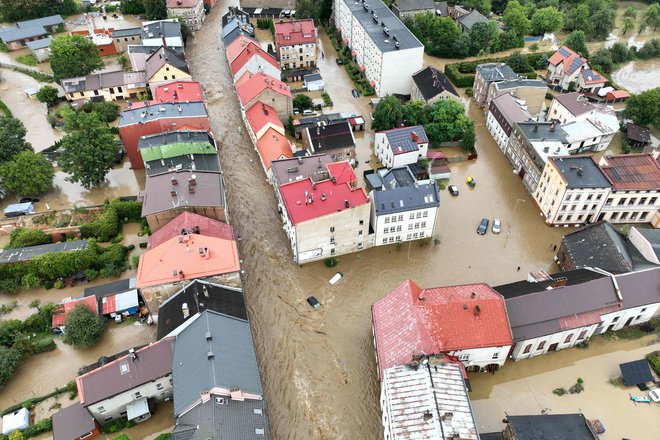 Poplavljene ulice kraja Głuchołazy na jugu Poljske

FOTO: Sergei Gapon/AFP