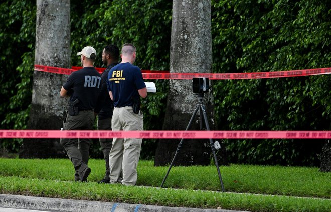 FBI na igrišču za golf, kjer se je zgodil incident. FOTO: Chandan Khanna/AFP