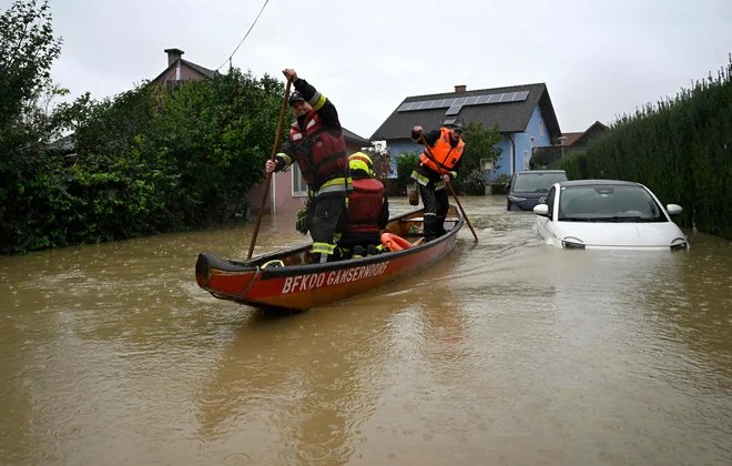 Pri naših severnih sosedih so razmere najbolj zaostrene v deželi Spodnja Avstrija. FOTO: Helmut Fohringer/AFP