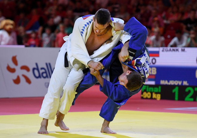 V finalu svetovnega prvenstva leta 2017 v Budimpešti je Nemanja Majdov (desno) premagal Mihaela Žganka. FOTO: Attila Kisbenedek/AFP