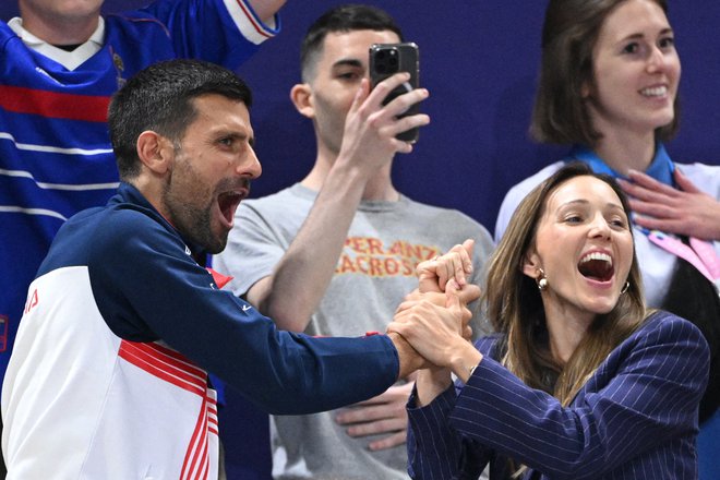 Novak in Jelena Đoković sta na olimpijskih igrah navijača za srbske športnike. FOTO: Annegret Hilse/Reuters