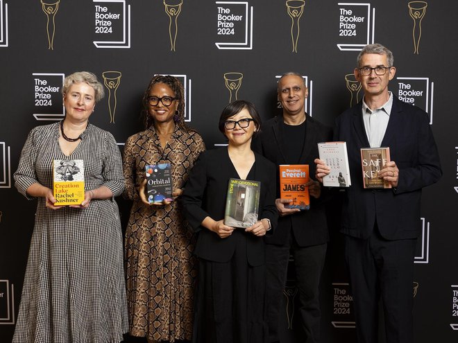 Dela, ki so prepričala člane žirije (na fotografiji), so James Percivala Everetta, Orbital Samanthe Harvey, Creation Lake Rachel Kushner, Held Anne Michaels, The Safekeep Yael van der Wouden in Stone Yard Devotional Charlotte Wood. FOTO: Booker Prize Foundation