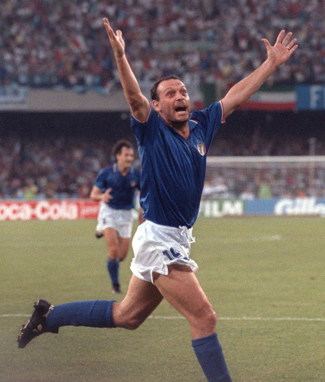 Takole je Salvatore Schillaci zabil gol Argentini v polfinalni tekmi SP 1990 v Neaplju. FOTO: Daniel Garcia/AFP