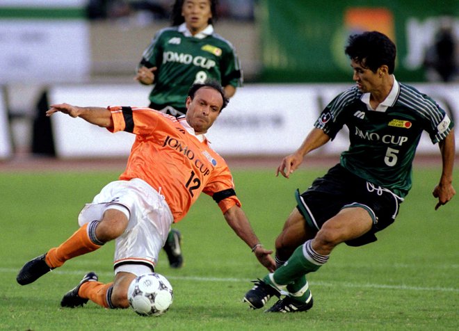 Salvatore Schillaci v majici japonskega kluba Iwata Jubilo. FOTO: Reuters