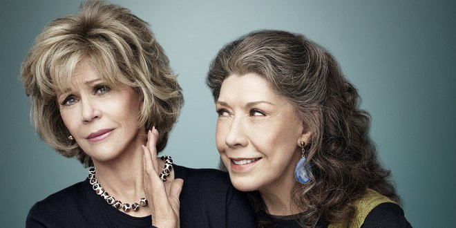 Jane Fonda in Lily Tomlin nimata veliko skupnega. Razen da sta njuna moža sodelavca. No, v resnici sta ljubimca ... Foto Star Life