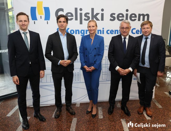 Na abertura da feira estiveram (a partir da esquerda) o Presidente da Câmara de Celje Matija Kovač, o Ministro do Trabalho Luka Mesec, o Presidente do Conselho de Administração da Feira de Celje Nina Ermenc Pangerl, o Ministro da Economia Matjaž Han e o Presidente da Câmara de Comércio e Indústria da Eslovênia Blaž Cvar. FOTO: Celjski Sejm