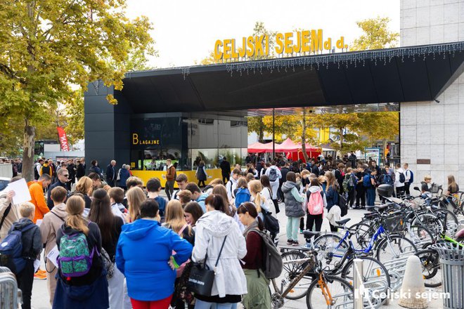 Todos os anos, a feira também é visitada por muitos alunos e estudantes, pois é muito frequentada a rua do artesanato, com a qual pretendem inspirar os jovens sobre as profissões. FOTO: Celjski Sejm