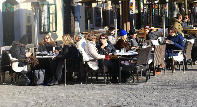 Lokacije za gostinske vrtove na občinskih površinah bodo na magistratu oddajali za največ štiri leta. FOTO: Tomi Lombar/Delo