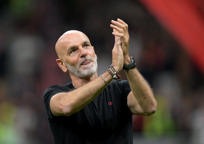 Stefano Pioli se je po zadnji tekmi minule sezone poslovil od navijačev AC Milana. FOTO: Daniele Mascolo/Reuters