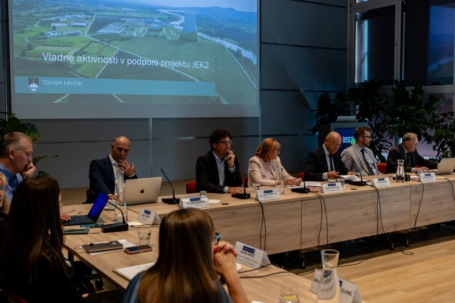 Upravni odbor GZS tokrat o gradnji drugega bloka. FOTO: Črt Piksi/Delo