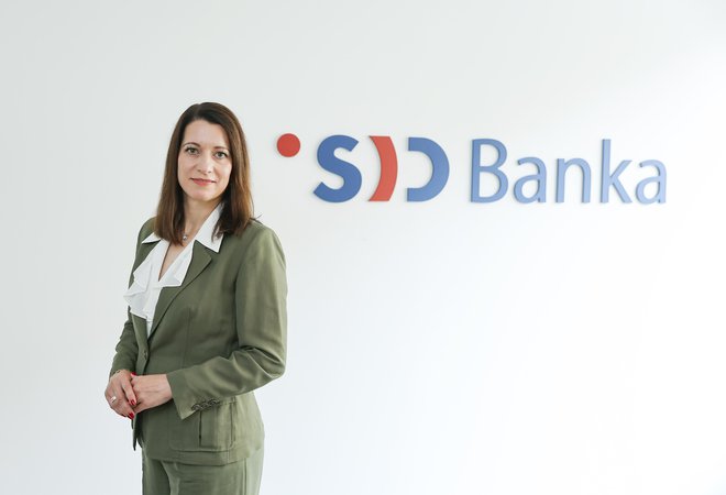 Stanka Šarc Majdič, članica uprave SID banke: »V SID banki se poleg klasičnega financiranja posvečamo tudi lastniškemu financiranju, kar podjetjem omogoča pridobitev svežega kapitala za nadaljnji razvoj. To izvajamo prek finančnih posrednikov, kot so skladi zasebnega kapitala. Skupaj z njimi podjetjem pomagamo najti pravo pot do uspeha.« FOTO: Jože Suhadolnik