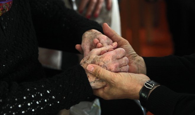 Moj polstoletni strokovni stik z medicino ustvarja zanimive in globoke uvide v trpljenja ljudi. FOTO: Blaž Samec/Delo