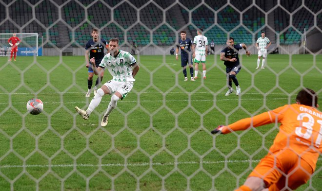 Takole je Pedro Lucas že v 3. minuti popeljal Olimpijo v vodstvo.  FOTO: Blaž Samec