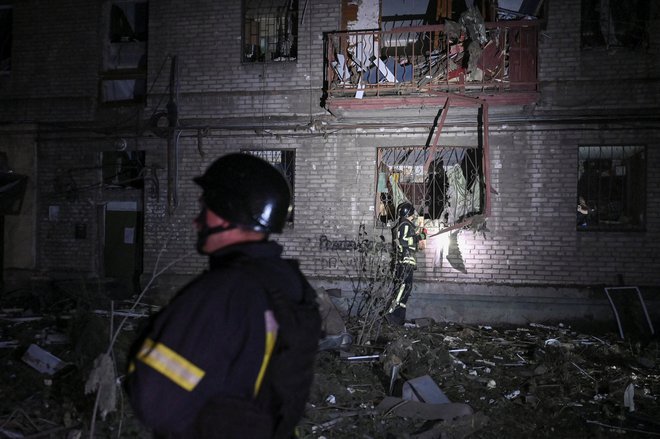 V ruskih napadih na Zaporožje je bilo ranjenih 16 ljudi. FOTO: Reuters