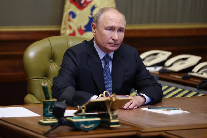 Ker Vladimir Putin bedi tudi nad delovanjem Ruske šahovske zveze, je treba sankcije proti njej ohraniti, je prepričana večina članic Mednarodne šahovske zveze. FOTO: Aleksander Kazakov via Reuters