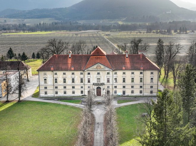 Dvorec Novo Celje velja za enega najveličastnejših baročnih dvorcev na Slovenskem. Oprema je bila prav tako vrhunska, vključno s štukaturami, poslikavami in kipi. Veliko pa je že pozabljenega in žal tudi izgubljenega. FOTO: Nejc Bernik