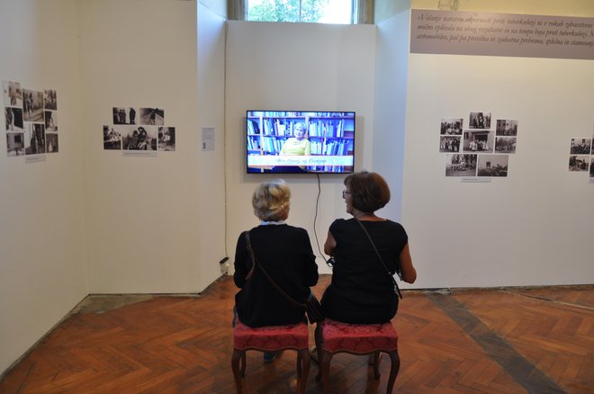 Os visitantes podem ouvir histórias sobre o hospital Novo Celje, contadas pelos filhos de ex-funcionários. FOTO: Veni Ferant