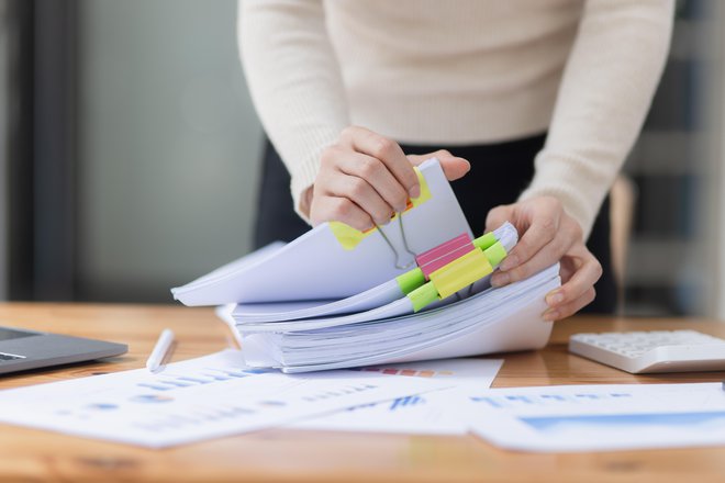 Pred odobritvijo posojila iz sklada zasebnega dolga mora podjetje prestati skrbni pregled, v katerem se analizira tudi vzdržnost produkta, ki je predviden za financiranje, po odobritvi pa se poslovanje podjetja ves čas spremlja. FOTO: Somkid Thongdee/Shutterstock