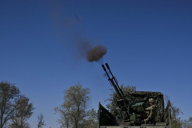 V podzemni lokaciji v Harkovu so mi pokazali zelo sofisticirano, novo vojaško uporabo informacijske tehnologije in brezpilotnih letal. FOTO: Stringer Reuters