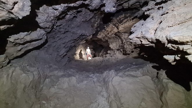 Dlvn é a primeira caverna com mil metros de profundidade no município de Bohinj e a segunda fora de Kanin, o que é uma conquista particularmente especial, explicou a associação. FOTO: Sociedade de Pesquisa em Cavernas de Liubliana