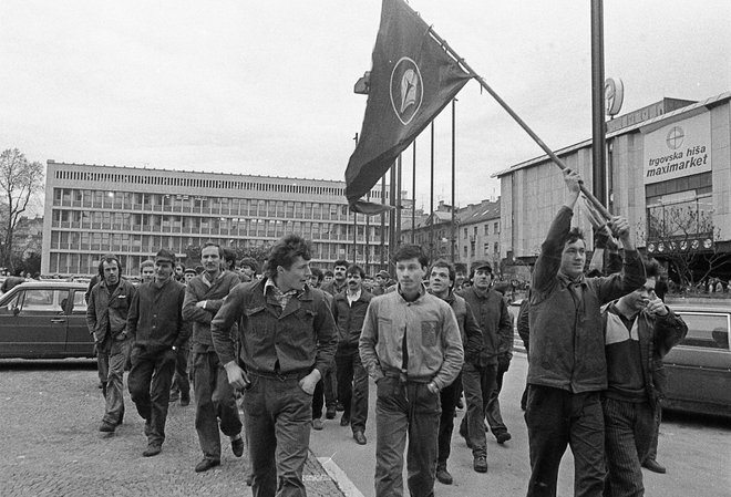 Litostrojsko stavko 9. 12. 1987 mnogi razumejo kot enega ključnih mejnikov v slovenski demokratizaciji. FOTO: Tone Stojko/ hrani Muzej novejše in sodobne zgodovine