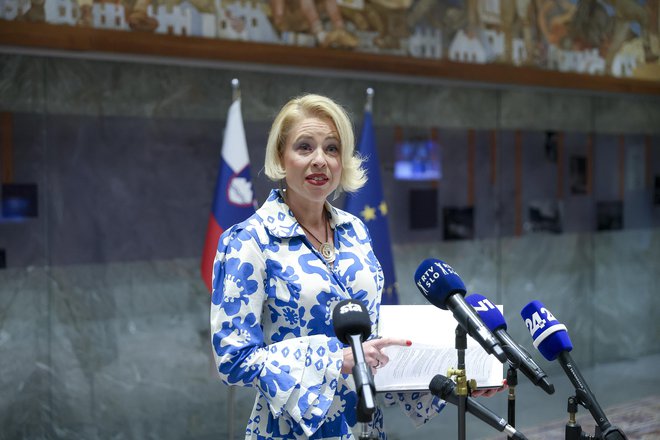 Novela zakona o parlamentarni preiskavi parlamentarno preiskavo postavlja na mesto, kjer bi morala biti že od vsega začetka, je poudarila predsednica državnega zbora Urška Klakočar Zupančič. FOTO: Jože Suhadolnik/Delo