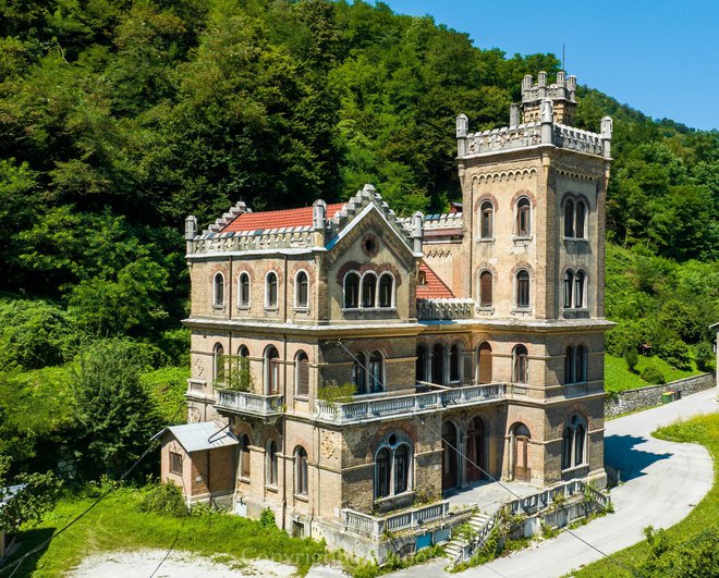 Po 130 letih je graščina tržaške baronice Eme de Seppi pristala v javni lasti. FOTO: Občina Hrastnik