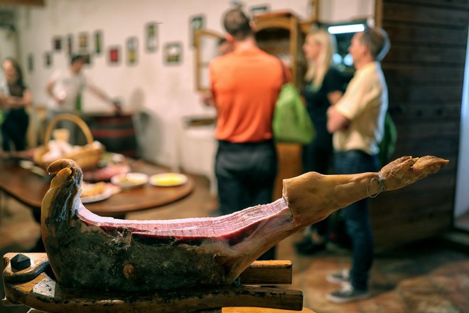 Trenutno ima le ena turistična kmetija ekološko certificiran jedilnik.

FOTO: Blaž Samec/Delo