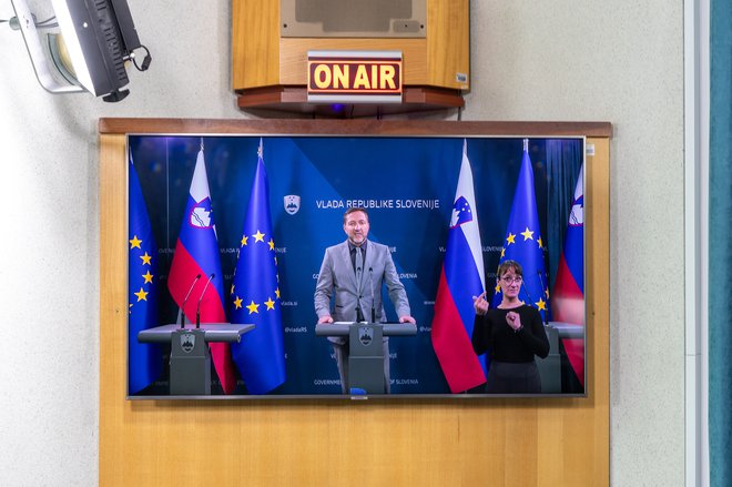 Brez posebnega pompa, v senci drugih dogodkov, predvsem afere »modre luči«, in za zdaj tudi brez opaznih porabniških trenj v koaliciji, je vlada ta teden potrdila predloga državnih proračunov za prihodnji dve leti.Foto: Voranc Vogel