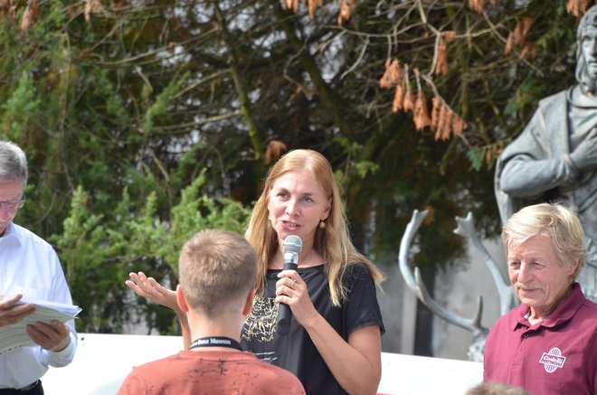 Udeležence in zmagovalce je pozdravila direktorica Tehniške muzeja Slovenije Barbara Juršič. Foto Gašper Boncelj