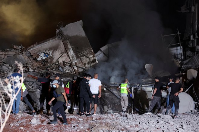 Razdejanje po izraelskih napadih v južnem predmestju Bejruta. FOTO: Mohamed Azakir/Reuters