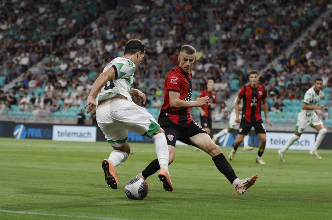 Zeleno-beli so sezono odprla z zmago proti Ajdovcem, ki bodo danes še posebej nabrušeni, saj igrajo prvo domačo tekmo v Ajdovščini. FOTO: Leon Vidic/Delo