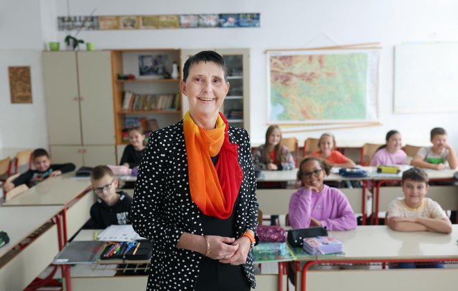 Učiteljica Katja Pristušek: »Najlažje je reči, on je težek, nemogoč … Vedno se vprašam, kaj lahko sama naredim, kaj me lahko nauči tak otrok.« FOTO: Blaž Samec/Delo