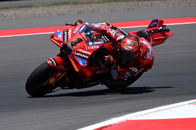 Francesco Bagnaia je potrdil vlogo favorita. FOTO: Sonny Tumbelaka/AFP