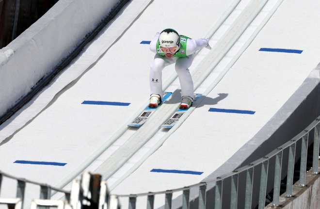 Anže Lanišek se je na svoji prvi tekmi prebil med deseterico. FOTO: Borut Živulović/Reuters