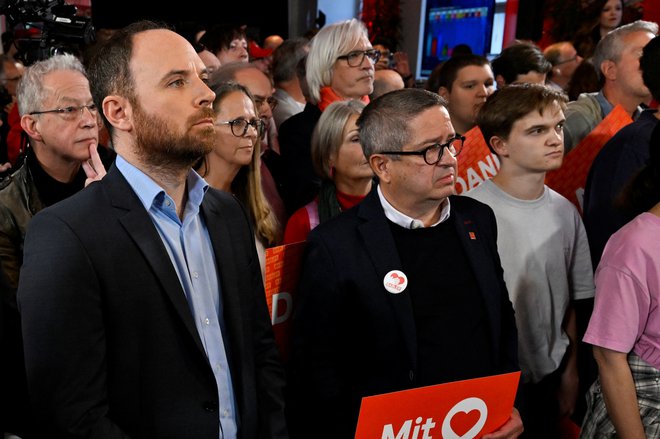 Podporniki Socialnih demokratov (SPÖ) so kislih obrazov. FOTO: Elisabeth Mandl/Reuters