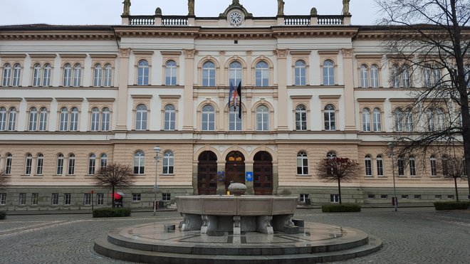 Mariborska Prva gimnazija stoji v samem središču mesta. FOTO: Aleš Andlovič