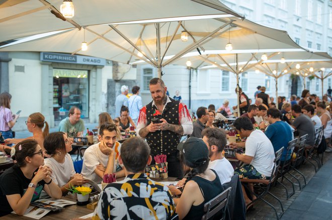 Na letni ravni so k višji inflaciji prispevale cene storitev, blago pa se je v povprečju pocenilo, ugotavlja Surs. FOTO: Voranc Vogel/Delo