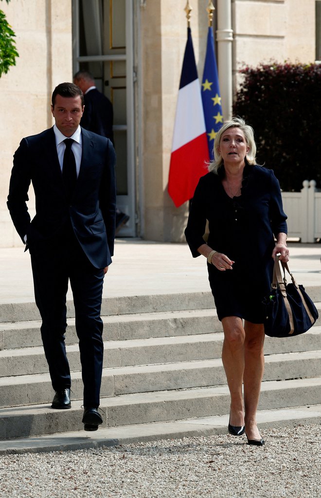 Marine Le Pen je že pred nekaj leti odstopila z mesta predsednice Nacionalnega zbora, to je prevzel njen protégé, evropski poslanec Jordan Bardella. FOTO: Gonzalo Fuentes/Reuters